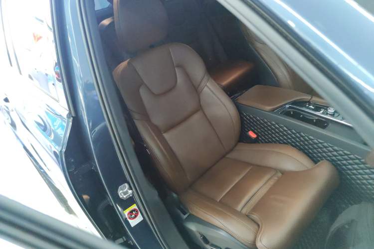 Used Volvo XC90 New Energy 2021 E-Drive Hybrid T8 Luxury Flagship 7-Seater
