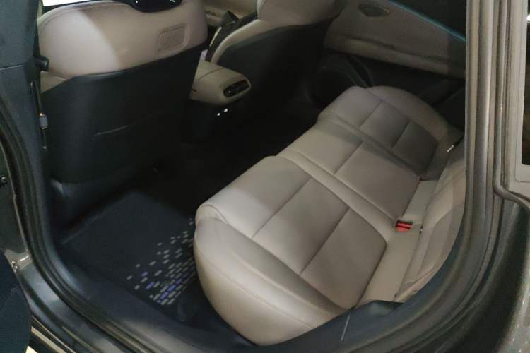 Used Lynk & Co Z10 2025 95 kWh 766 km Range Rear-Wheel Drive Max