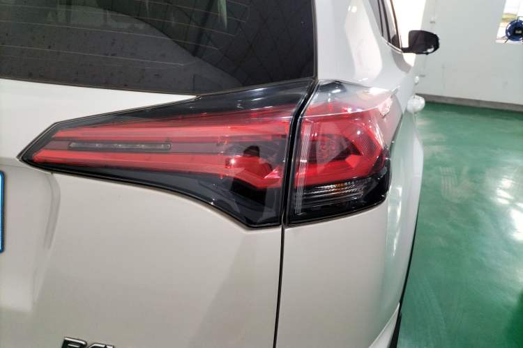 Used Toyota RAV4 2016 2.0L CVT Two-Wheel Drive Urban Edition China V Standard
