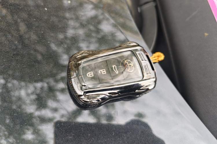 Used Toyota RAV4 2024 2.0L CVT Two-Wheel Drive Urban Edition Vehicle Key