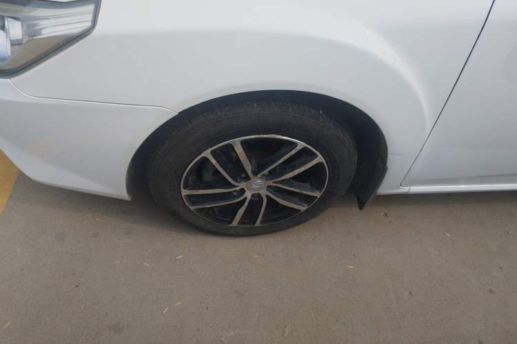 Used Bestune B50 2013 1.6L manual Comfort trim level Left Front Wheel Hub