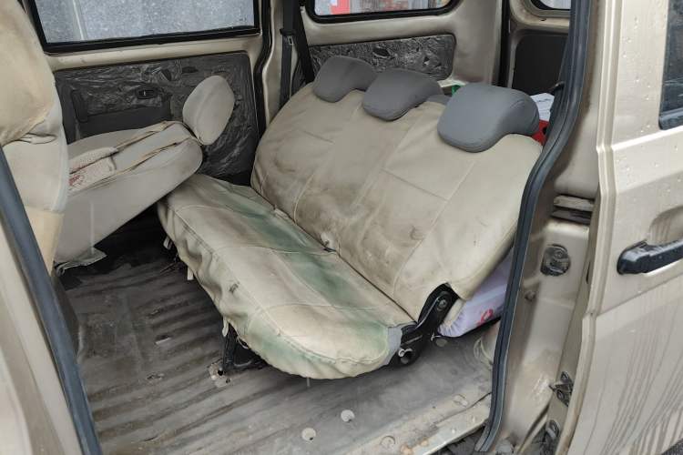 Used Wuling Rongguang V 2018 1.5L Practical Version Left Rear Seat