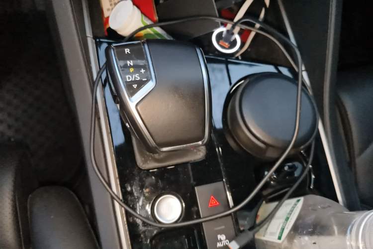 Used Volkswagen Touareg 2022 3.0 TSI Luxury Edition Black Diamond Sport Package Gear Lever