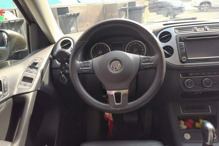 Used Volkswagen Tiguan 2016 300TSI Automatic All-Wheel Drive Luxury Edition Steering Wheel