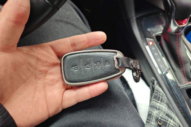 Used Chevrolet Equinox 2022 Mild Hybrid 550T RS Smart Boundary-Setting Edition Vehicle Key