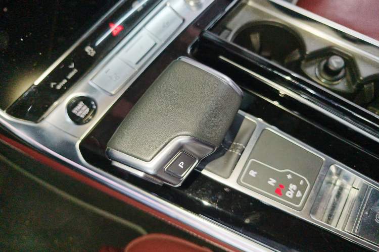 Used Audi A7L 2024 55 TFSI quattro Black Warrior Edition Gear Lever