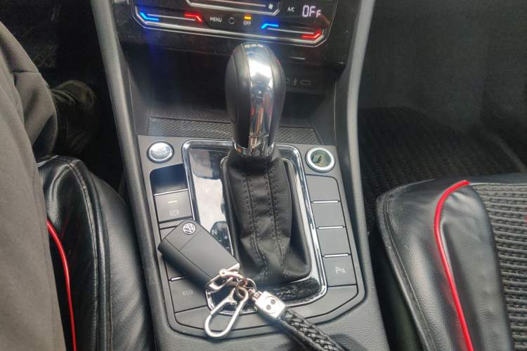 Used Volkswagen Bora 2023 300TSI DSG Prestige Edition Gear Lever