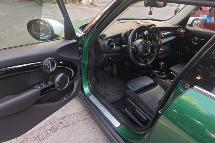 Used MINI 2020 1.5T COOPER Artist Five-Door Edition Driver Seat