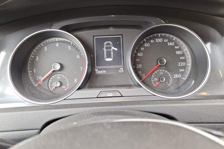 Used Volkswagen Golf 2017 1.6L Automatic Comfort Million-Vehicle Anniversary Edition
