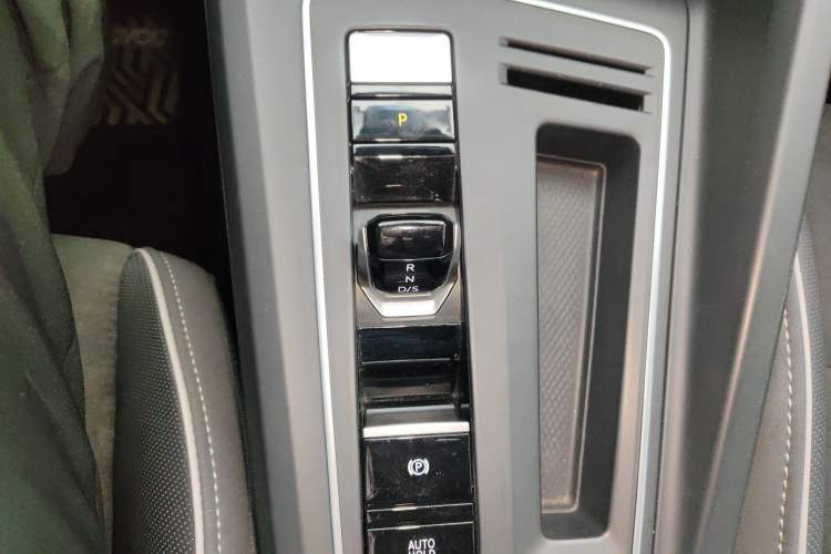 Used Volkswagen Golf 2021 280TSI DSG R-Line Gear Lever