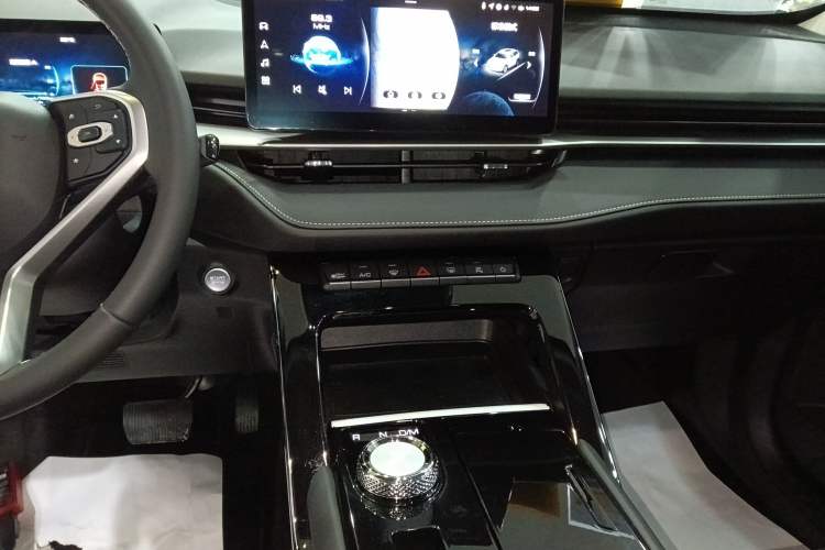 Used Haval H6 2021 3rd Generation 2.0T Automatic Two-Wheel Drive Max Audio And AC Panel