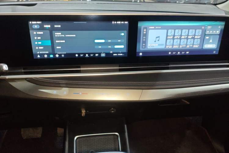 Used SAIC MAXUS G90 2022 2.0T Interstellar Seven-Seater Audio And AC Panel