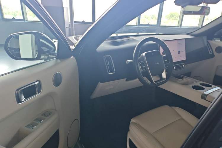 Used Li Auto L8 2023 Air model
