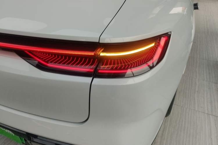 Used Geely Galaxy E8 2025 575 km Exploration Intelligent Driving Edition
