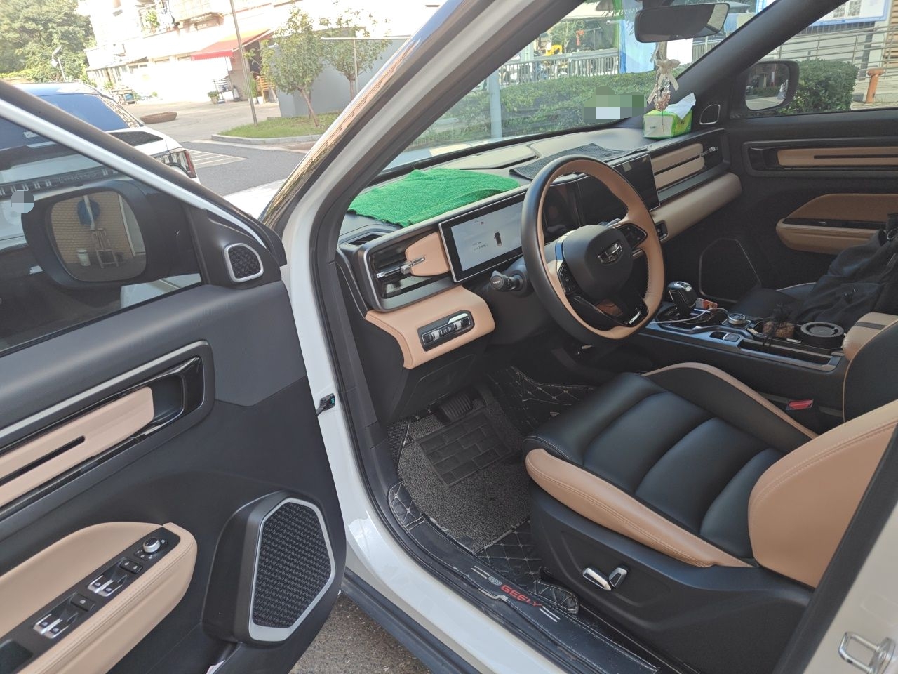 Geely Auto icon 2023 1.5TD Chocolate Smoothie Edition — снимка 16