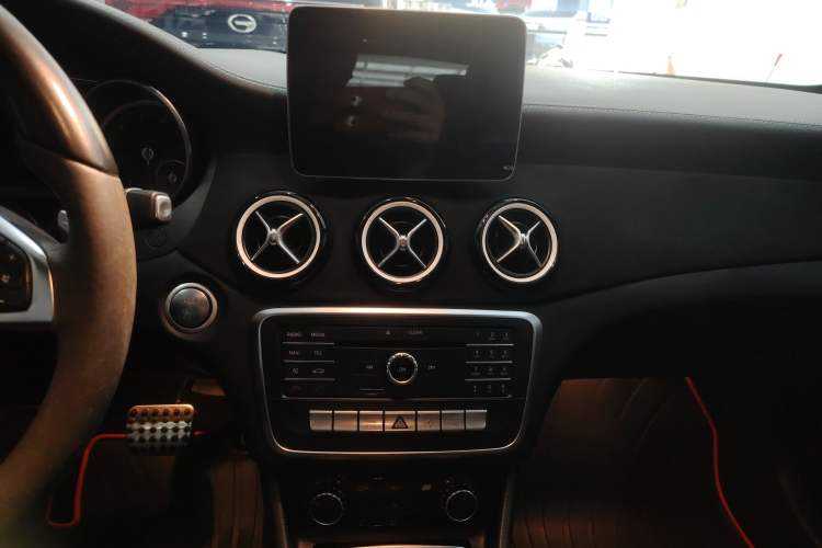 Used Mercedes-Benz CLA 2017 CLA 220 4MATIC Polar Limited Edition Audio And AC Panel