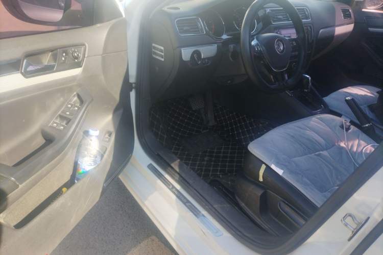 Used Volkswagen Sagitar 2017 230TSI Automatic Comfort Version