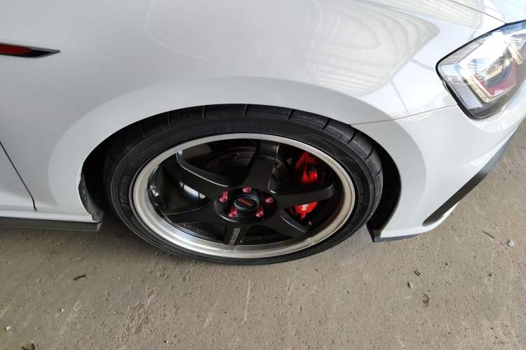 Used Volkswagen Golf GTI 2018 2.0 TSI GTI Right Front Wheel Hub