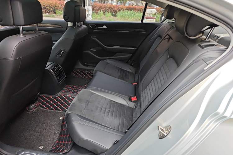 Used Volkswagen Magotan 2017 330TSI DSG Luxury Model Left Rear Seat