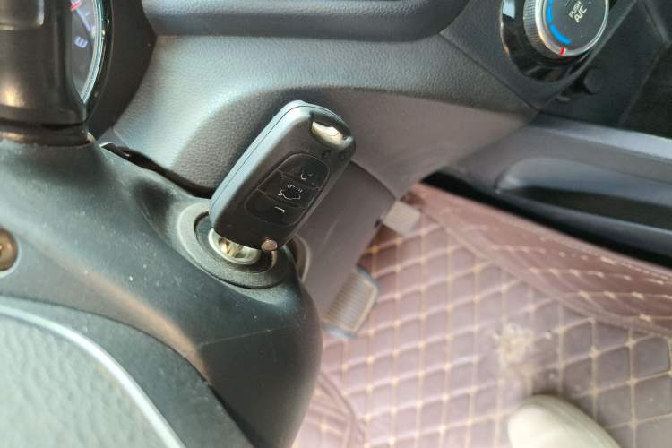 Used Kia K2 2015 Sedan 1.4L Automatic GLS