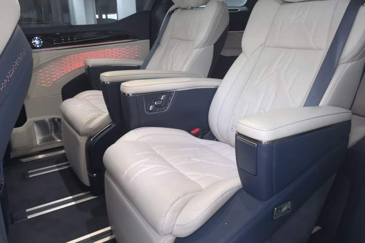 Used Zeekr 009 2024 7-Seater Walk-Through Version Four-Wheel Drive 108 kWh
