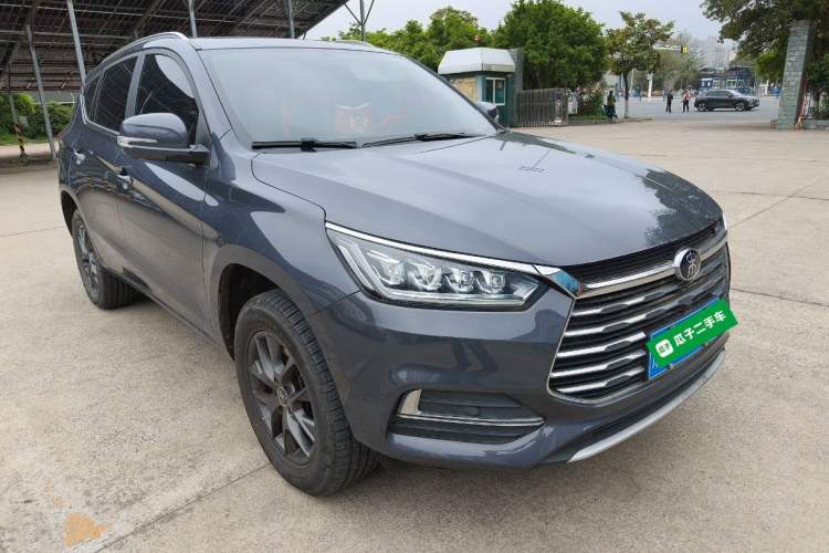 Used BYD Song 2021 Classic Edition 1.5T Manual Luxury Model Front Right 45 Deg