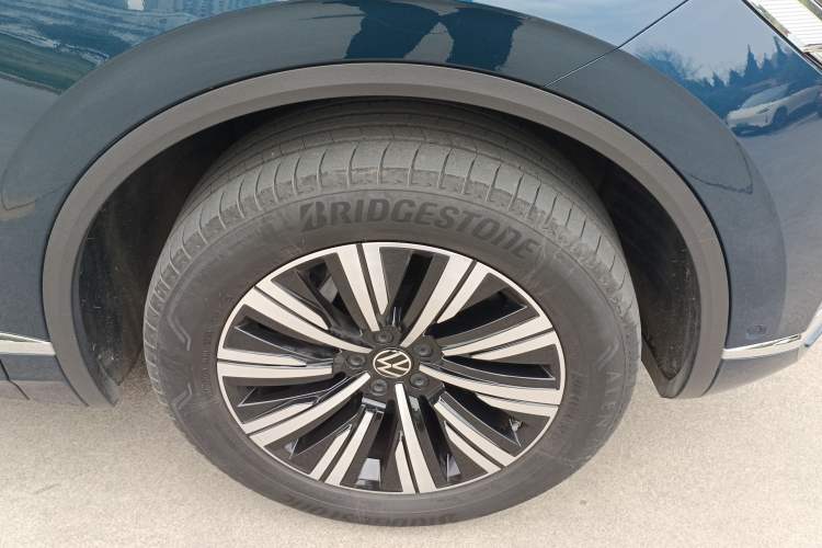 Used Volkswagen Touareg New Energy 2021 eHybrid Right Front Wheel Hub