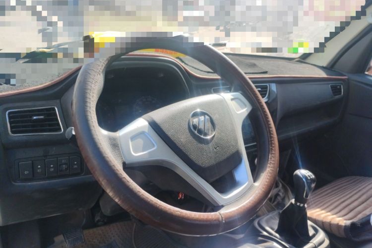 Used Foton Xiangling M 2018 1.5L M2 Non-Load-Bearing Single-Row with Dual Rear Tires (Cargo Version) DAM15L
