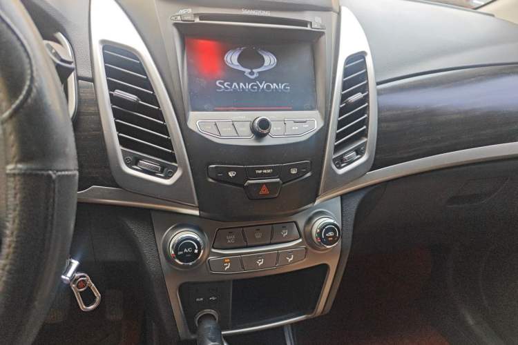 Used SsangYong Korando 2013 2.0L Gasoline Two-Wheel Drive Manual Comfort Edition