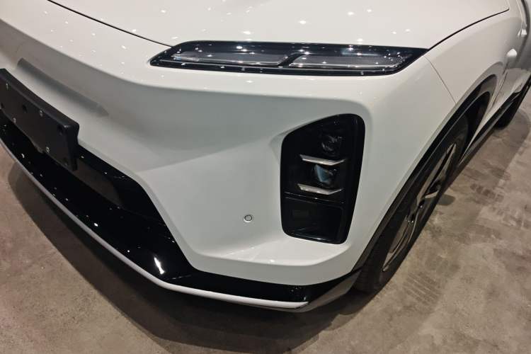 Used Nio ES6 2025 75 kWh Left Front Headlight