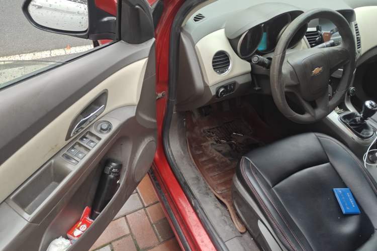 Used Chevrolet Cruze 2015 1.5L Classic SL MT Driver Seat