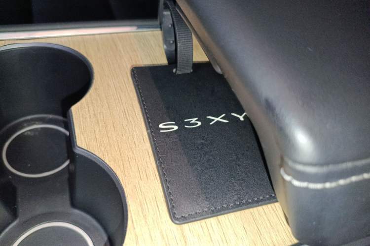 Used Tesla Model Y 2022 Long-Range All-Wheel-Drive Version
