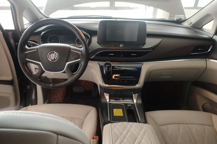 Used Buick GL8 2021 Land Cruiser Executive Class 652T Comfort Model Center Console