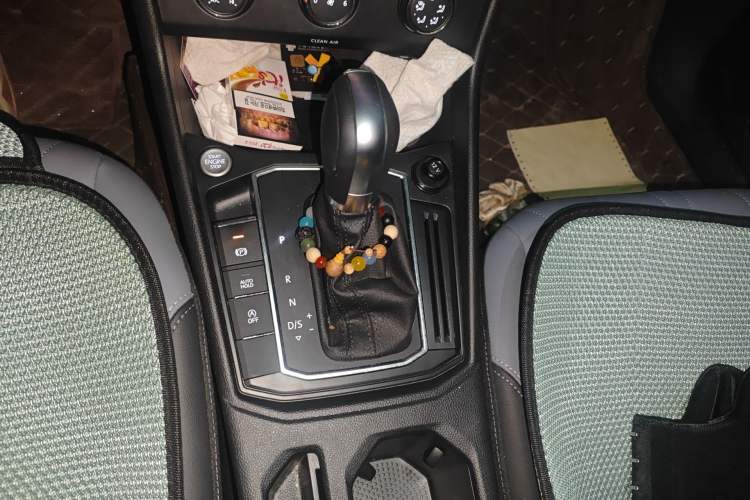 Used Volkswagen Lavida 2024 1.5L Automatic 5 Million Edition Gear Lever