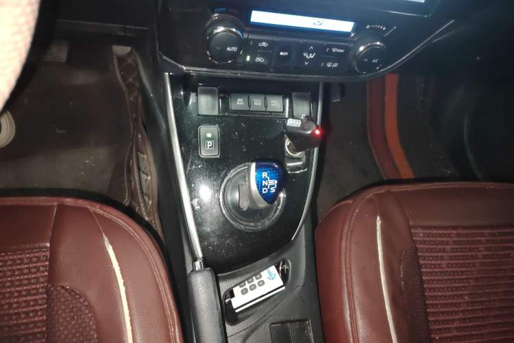 Used Toyota Corolla 2016 Dual-Engine 1.8L E-CVT Elite Edition