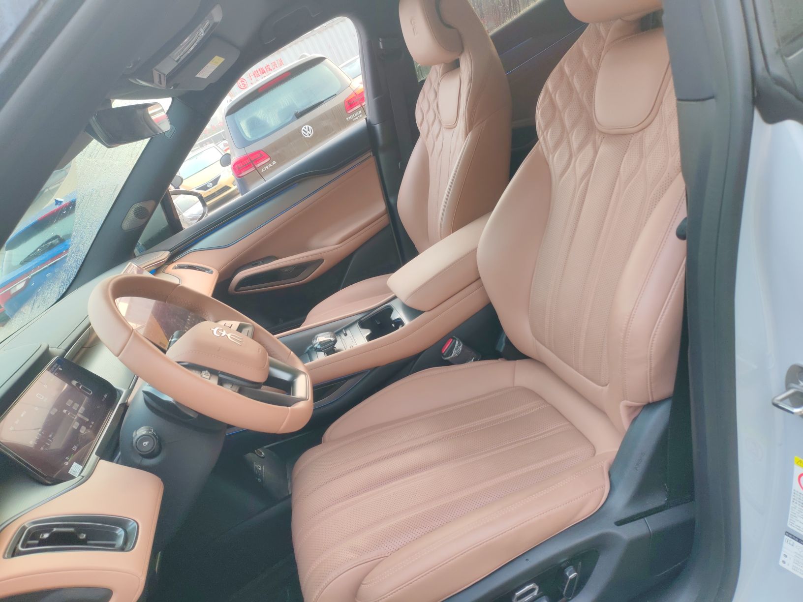 Переднее сиденье в автомобиле