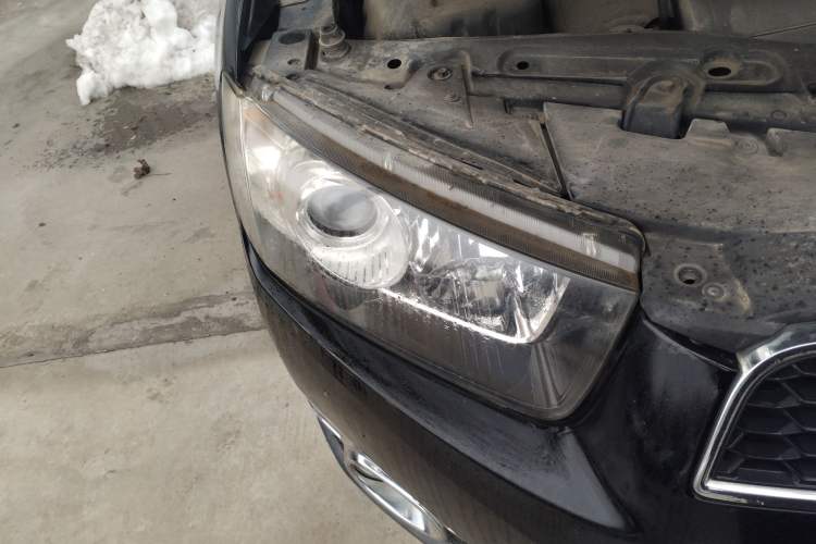 Used Chevrolet Captiva 2012 2.4L 4x4 Luxury Edition 5 Seats Right Front Headlight