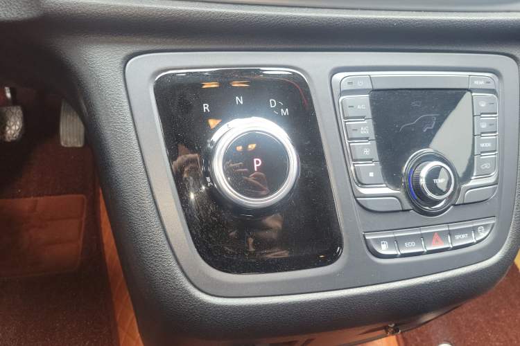 Used SAIC MAXUS G20 2023 Facelifted ES 2.0T Gasoline Automatic Value Edition
