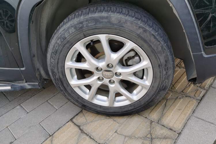 Used Jeep Cherokee 2016 2.0L Superior Edition