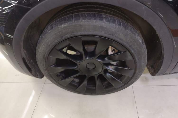 Used Tesla Model Y 2023 Long-Range All-Wheel-Drive Version
