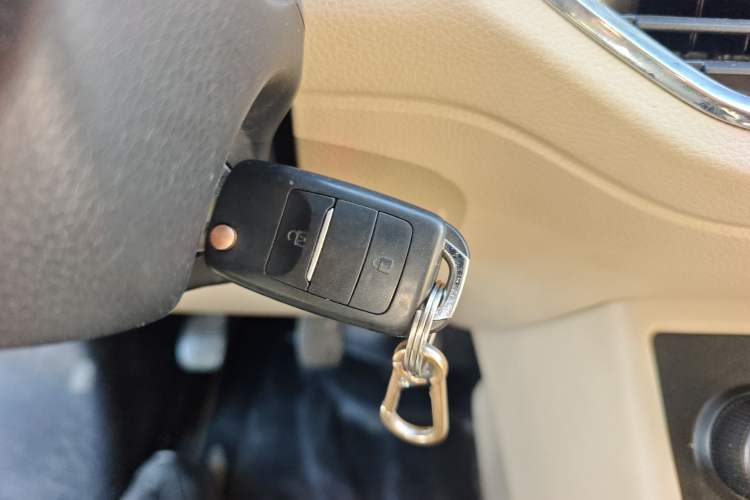 Used CHANGAN KUAYUE Xing V5 2021 1.6L Jinbao Edition Luxury Version DAM16KR