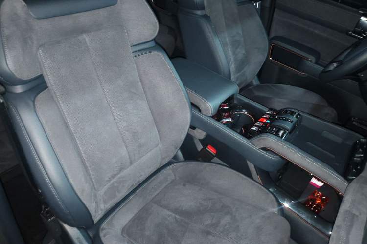 Used Formula Leopard 5 2023 Cloud Ride Flagship Edition
