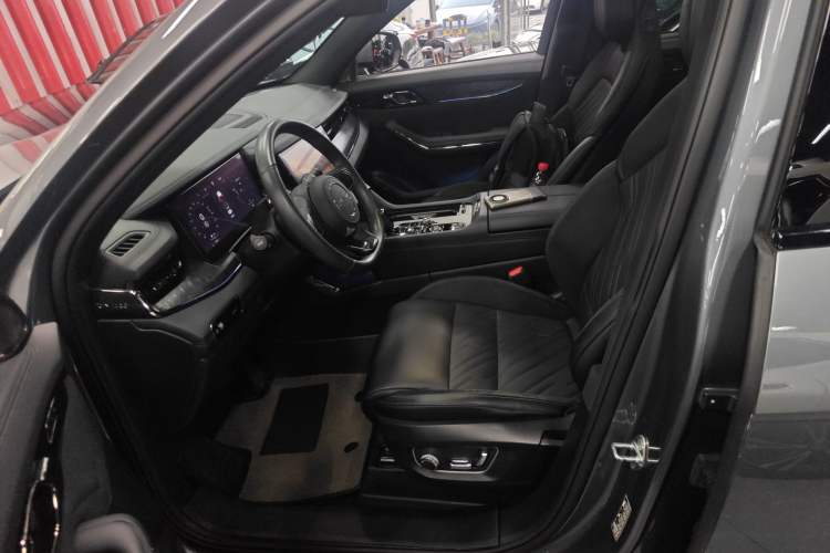 Used Lynk & Co 09 2021 2.0T Halo Six-Seater
