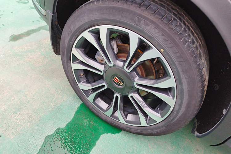 Used Hongqi HS5 2019 2.0T Smart Connect Flagship All-Wheel-Drive Version Right Rear Wheel Hub