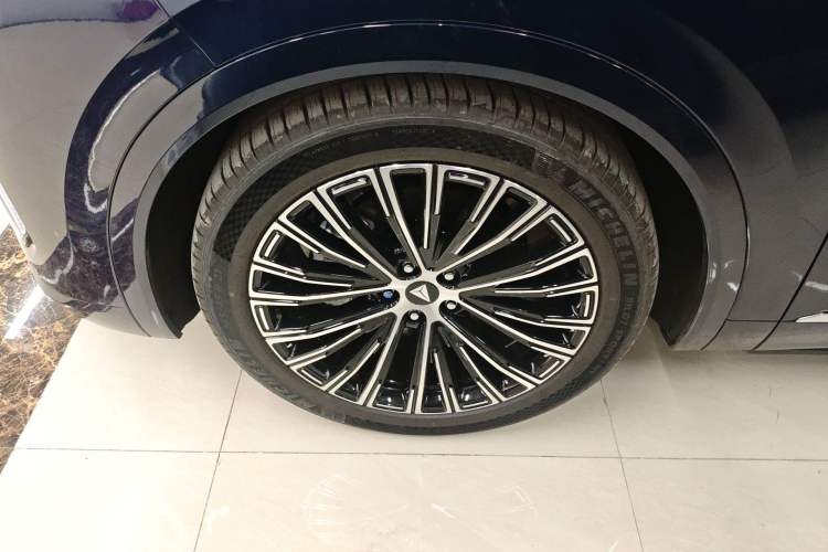 Used Deepal S09 2025 Model Rear-Wheel Drive Ultra+ Long-Range Version Left Front Wheel Hub