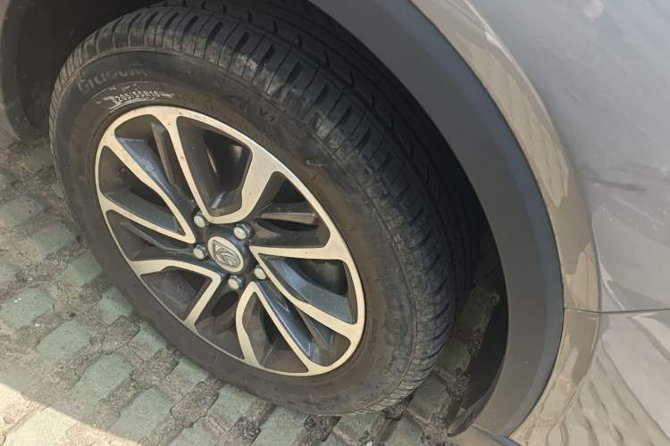 Used Baojun 730 2019 1.5L Manual Fashion Model 7-seater China VI Right Front Wheel Hub