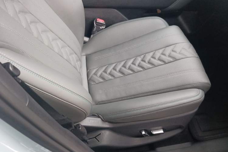 Used BYD Song L DM-i 2025 Intelligent Driving Version 160 km Beyond-Range Type
