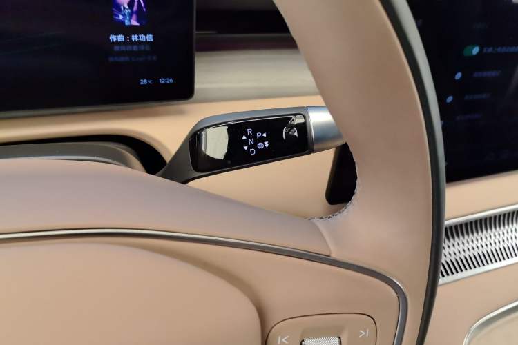 Used XPeng X9 2025 740 Ultra-Long Range Max Gear Lever