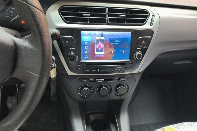 Used Citroen Elysee 2015 Zhishang Edition 1.6L Manual Fashion Model Audio And AC Panel