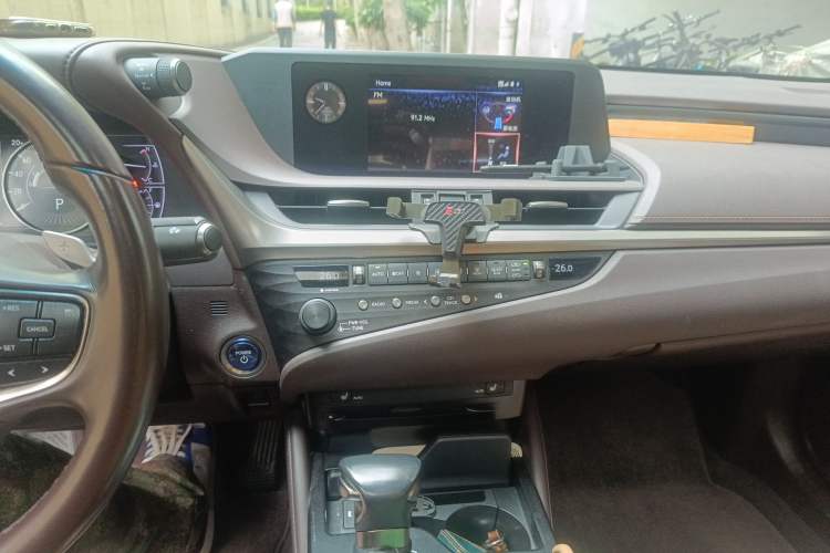 Used Lexus ES 2020 300h Premier Edition